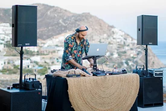 dj Yiannis Iliopoulos